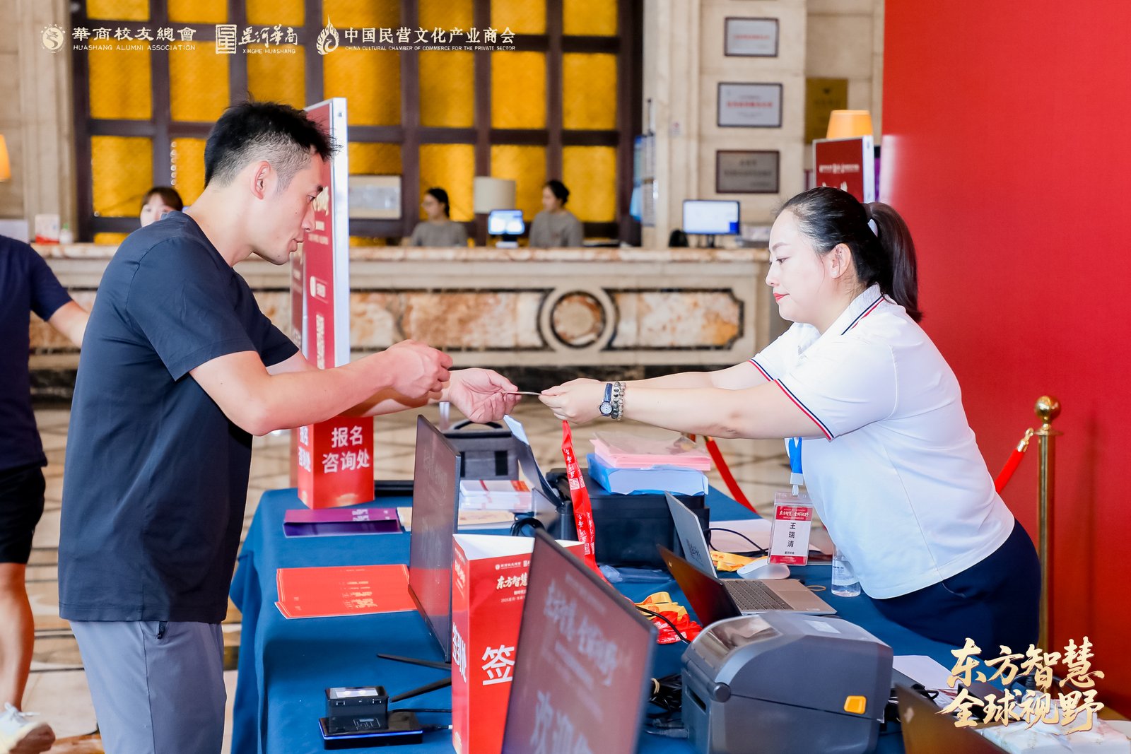 大型会议签到选择哪家会展科技公司？31会议电子签到系统让入场更高效